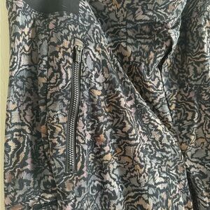 Athleta joggers size 8 with pockets. Only worn once!